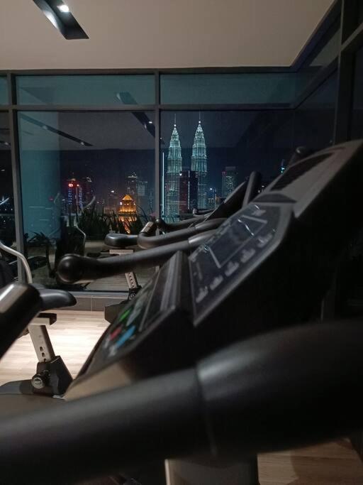 Pangsapuri Cl 18a Modern Balcony Klcc View Infinity Pool Kuala Lumpur