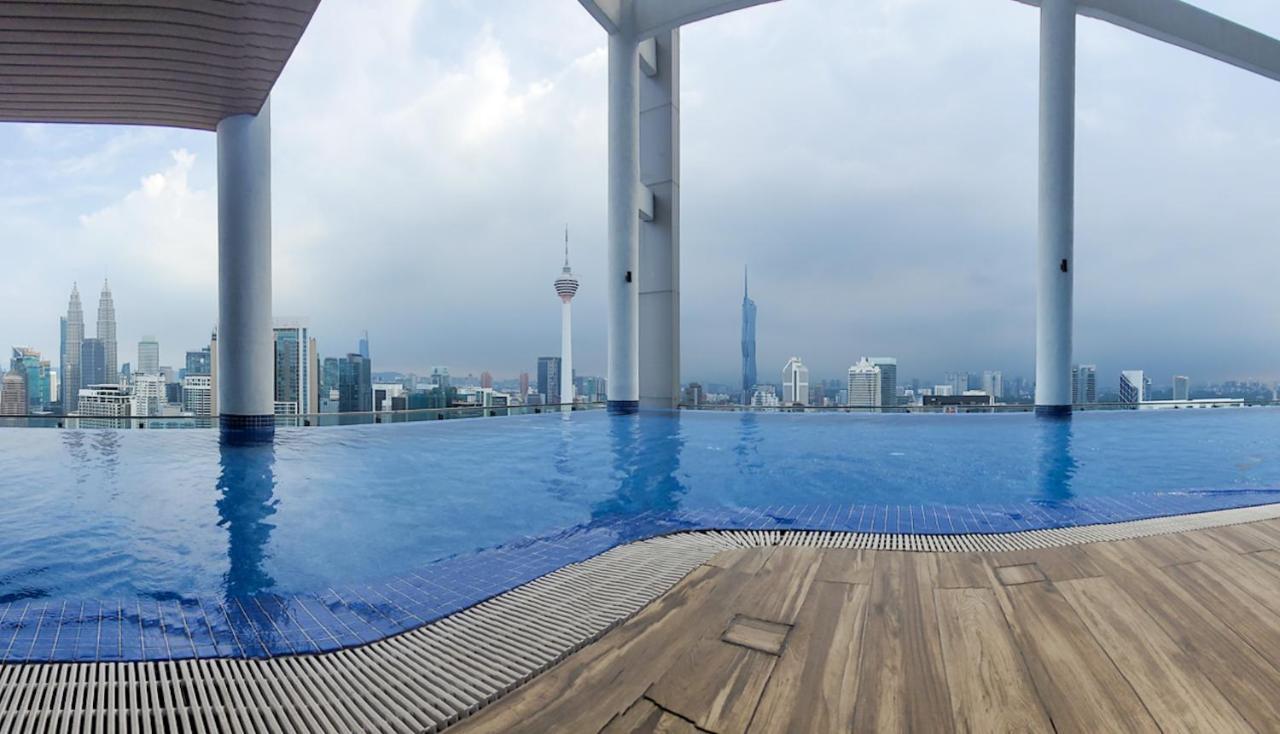 Pangsapuri Cl 18a Modern Balcony Klcc View Infinity Pool Kuala Lumpur