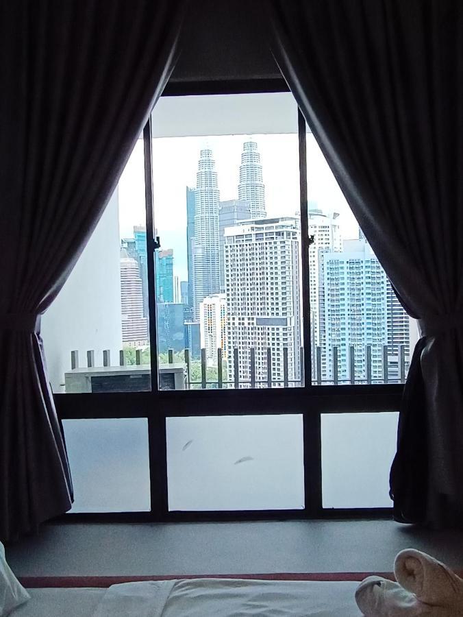 Pangsapuri Cl 18a Modern Balcony Klcc View Infinity Pool Kuala Lumpur