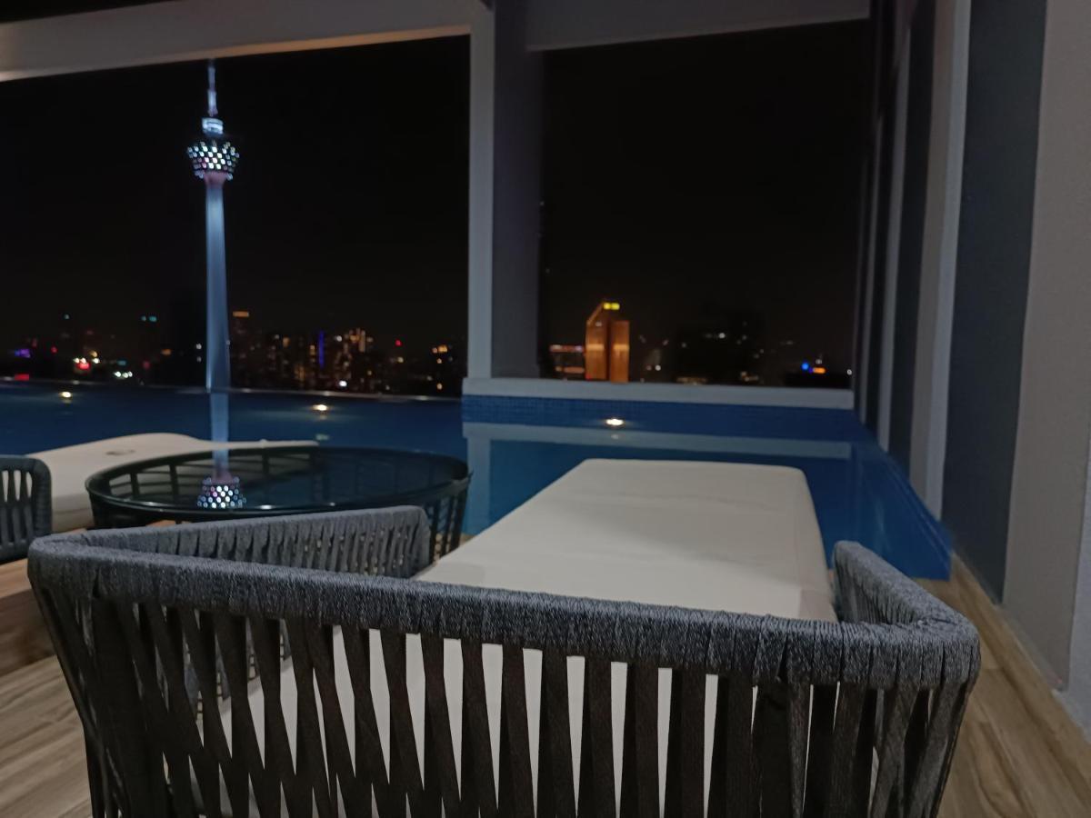 Cl 18a Modern Balcony Klcc View Infinity Pool Kuala Lumpur